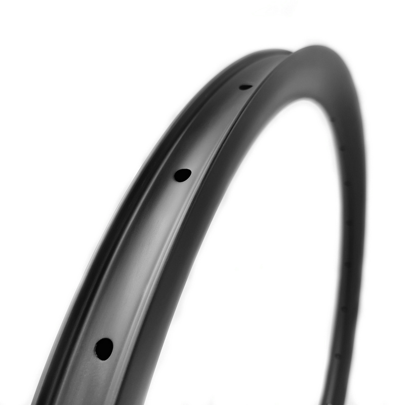 karbonowa obręcz do roweru szutrowego o szerokości wewnętrznej 29 mm